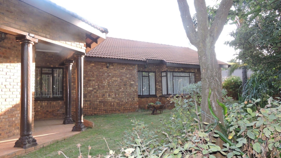 4 Bedroom Property for Sale in Heuweloord Gauteng