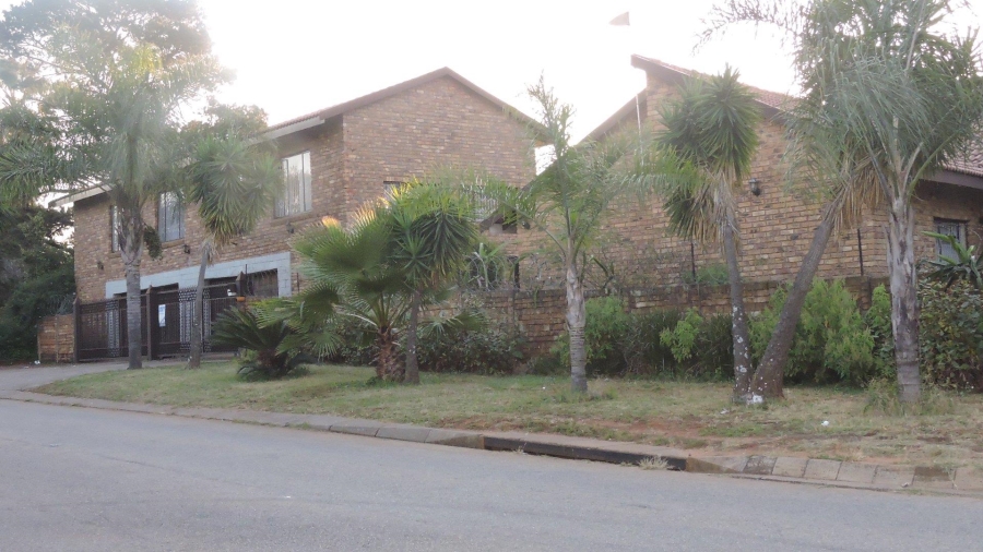 4 Bedroom Property for Sale in Heuweloord Gauteng
