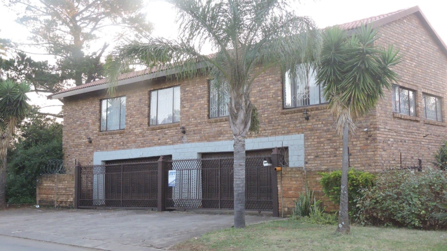 4 Bedroom Property for Sale in Heuweloord Gauteng
