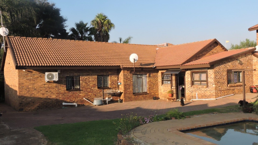 4 Bedroom Property for Sale in Heuweloord Gauteng