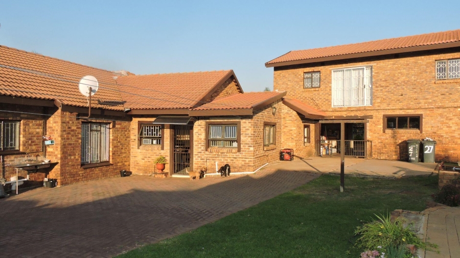 4 Bedroom Property for Sale in Heuweloord Gauteng