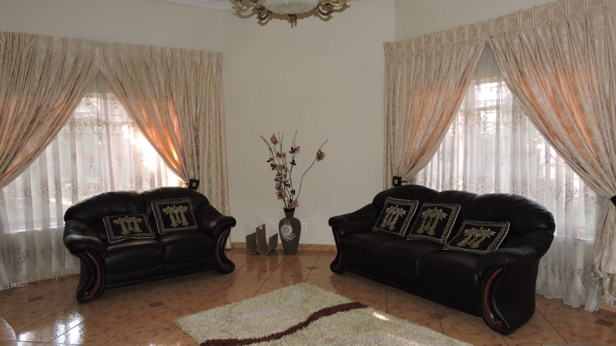 4 Bedroom Property for Sale in Heuweloord Gauteng