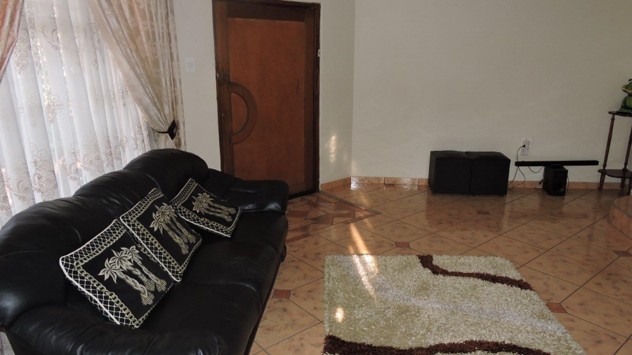 4 Bedroom Property for Sale in Heuweloord Gauteng