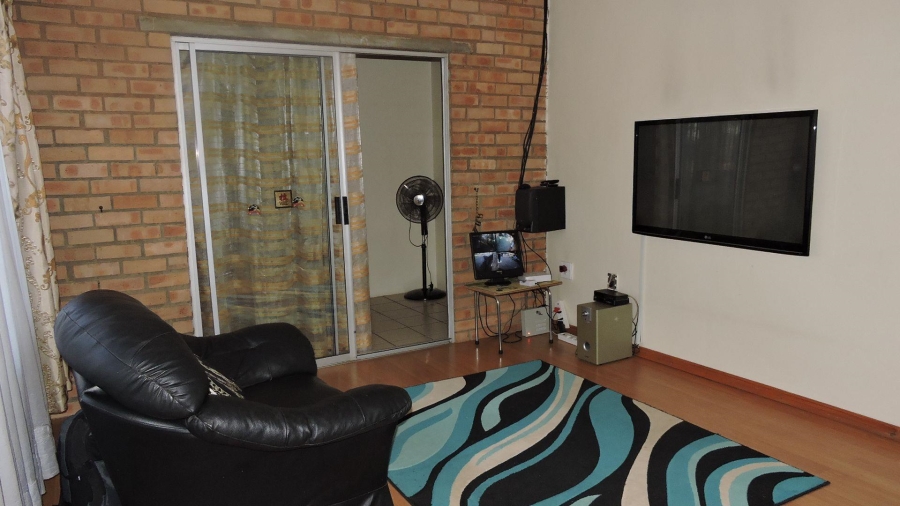 4 Bedroom Property for Sale in Heuweloord Gauteng
