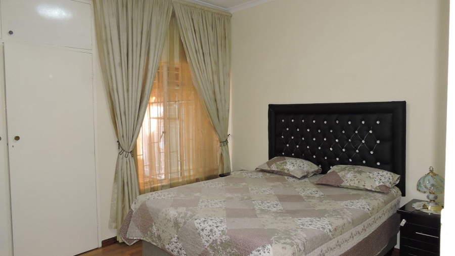 4 Bedroom Property for Sale in Heuweloord Gauteng