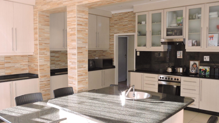 4 Bedroom Property for Sale in Heuweloord Gauteng