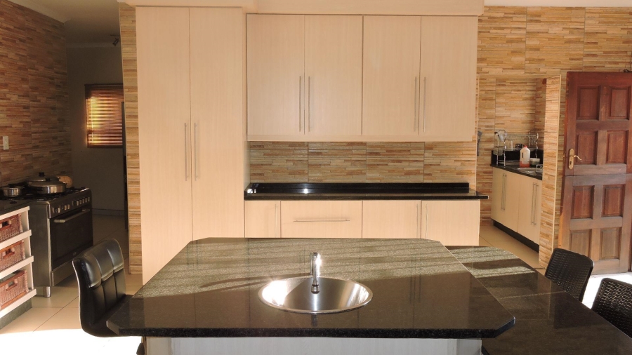 4 Bedroom Property for Sale in Heuweloord Gauteng