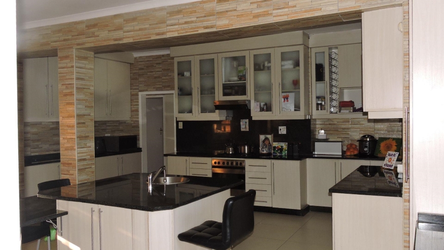 4 Bedroom Property for Sale in Heuweloord Gauteng