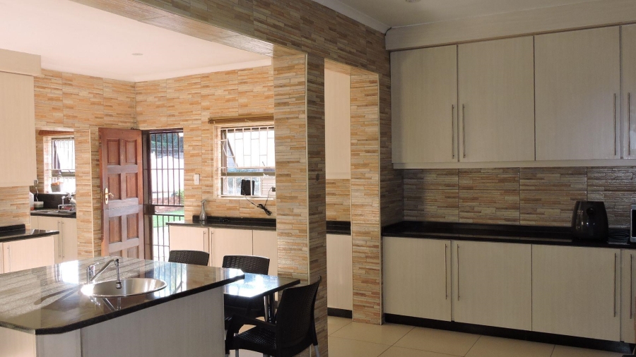 4 Bedroom Property for Sale in Heuweloord Gauteng