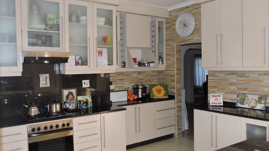 4 Bedroom Property for Sale in Heuweloord Gauteng