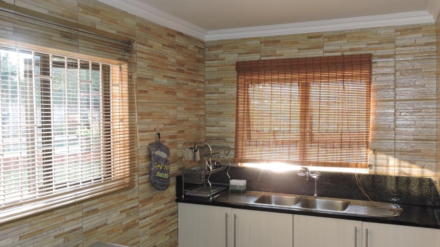 4 Bedroom Property for Sale in Heuweloord Gauteng
