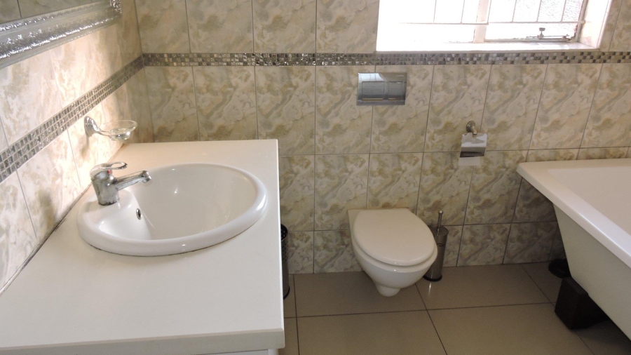 4 Bedroom Property for Sale in Heuweloord Gauteng
