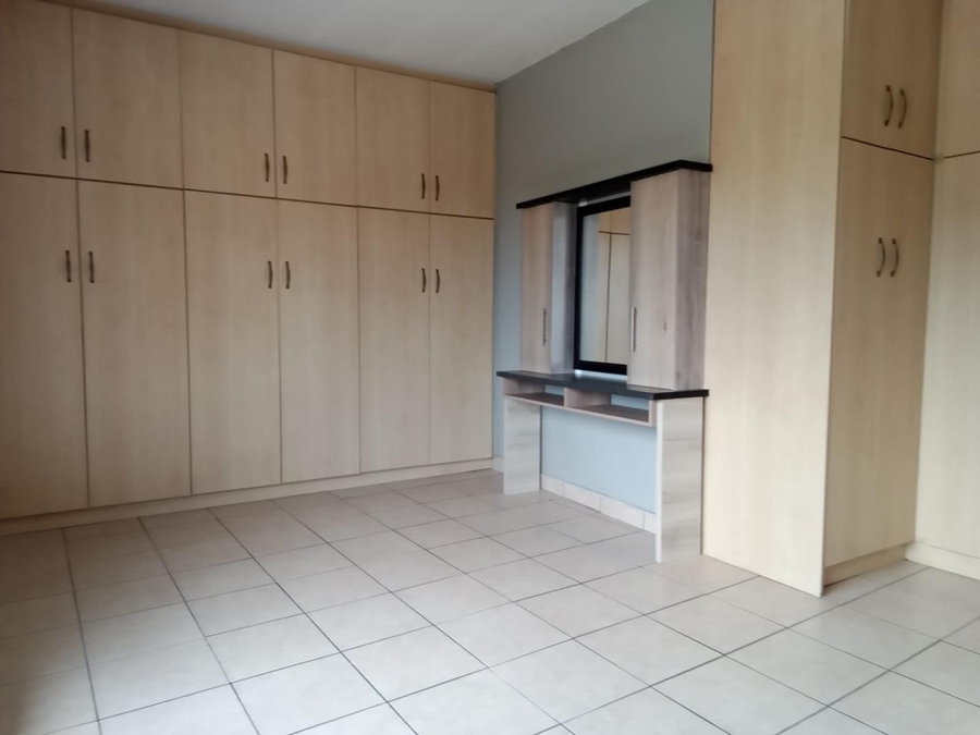 4 Bedroom Property for Sale in Heuweloord Gauteng