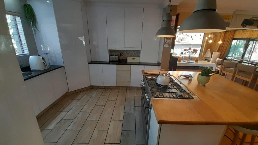 3 Bedroom Property for Sale in Glen Erasmia Gauteng