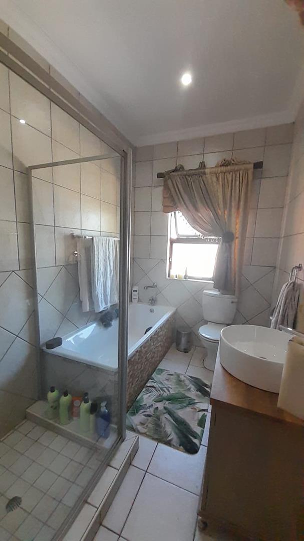 3 Bedroom Property for Sale in Glen Erasmia Gauteng
