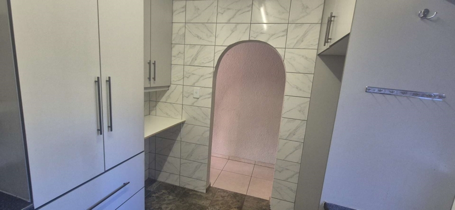 3 Bedroom Property for Sale in Brackendowns Gauteng