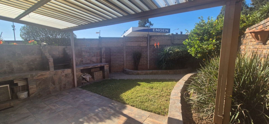 3 Bedroom Property for Sale in Brackendowns Gauteng