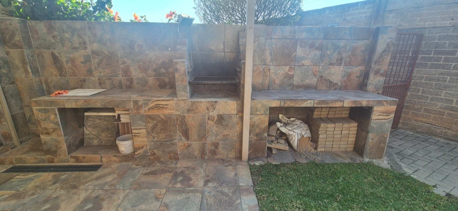 3 Bedroom Property for Sale in Brackendowns Gauteng