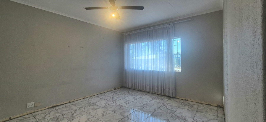 3 Bedroom Property for Sale in Brackendowns Gauteng