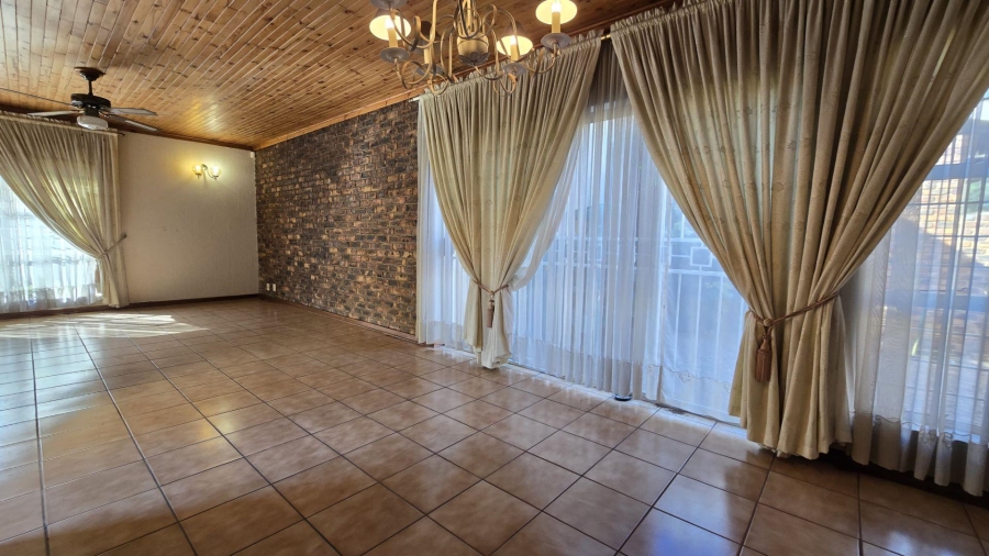 2 Bedroom Property for Sale in Brackenhurst Gauteng
