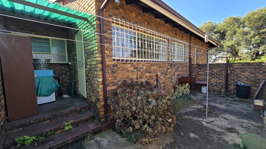 2 Bedroom Property for Sale in Brackenhurst Gauteng