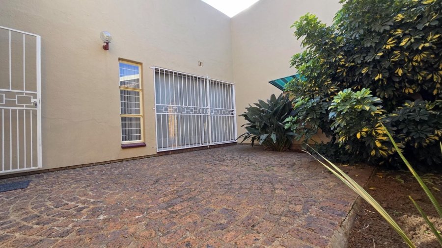 2 Bedroom Property for Sale in Brackenhurst Gauteng