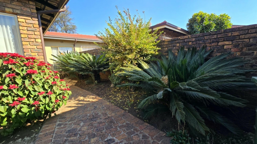 2 Bedroom Property for Sale in Brackenhurst Gauteng