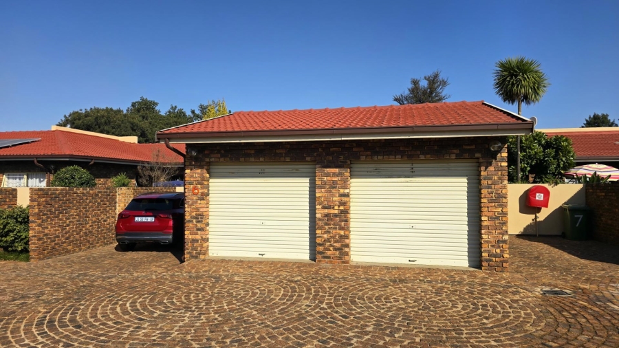 2 Bedroom Property for Sale in Brackenhurst Gauteng