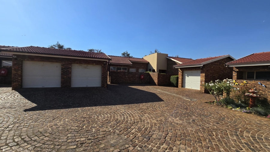 2 Bedroom Property for Sale in Brackenhurst Gauteng