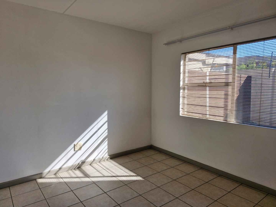 2 Bedroom Property for Sale in Bardene Gauteng
