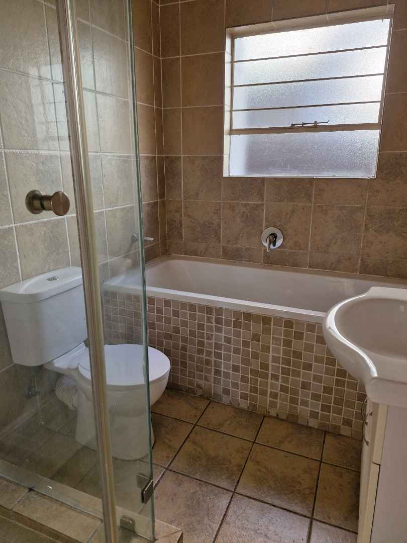 2 Bedroom Property for Sale in Bardene Gauteng