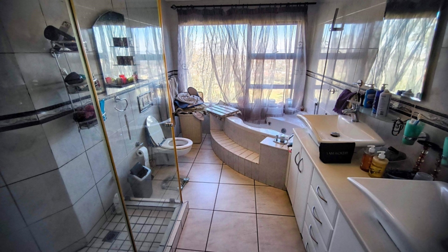 4 Bedroom Property for Sale in Bassonia Gauteng
