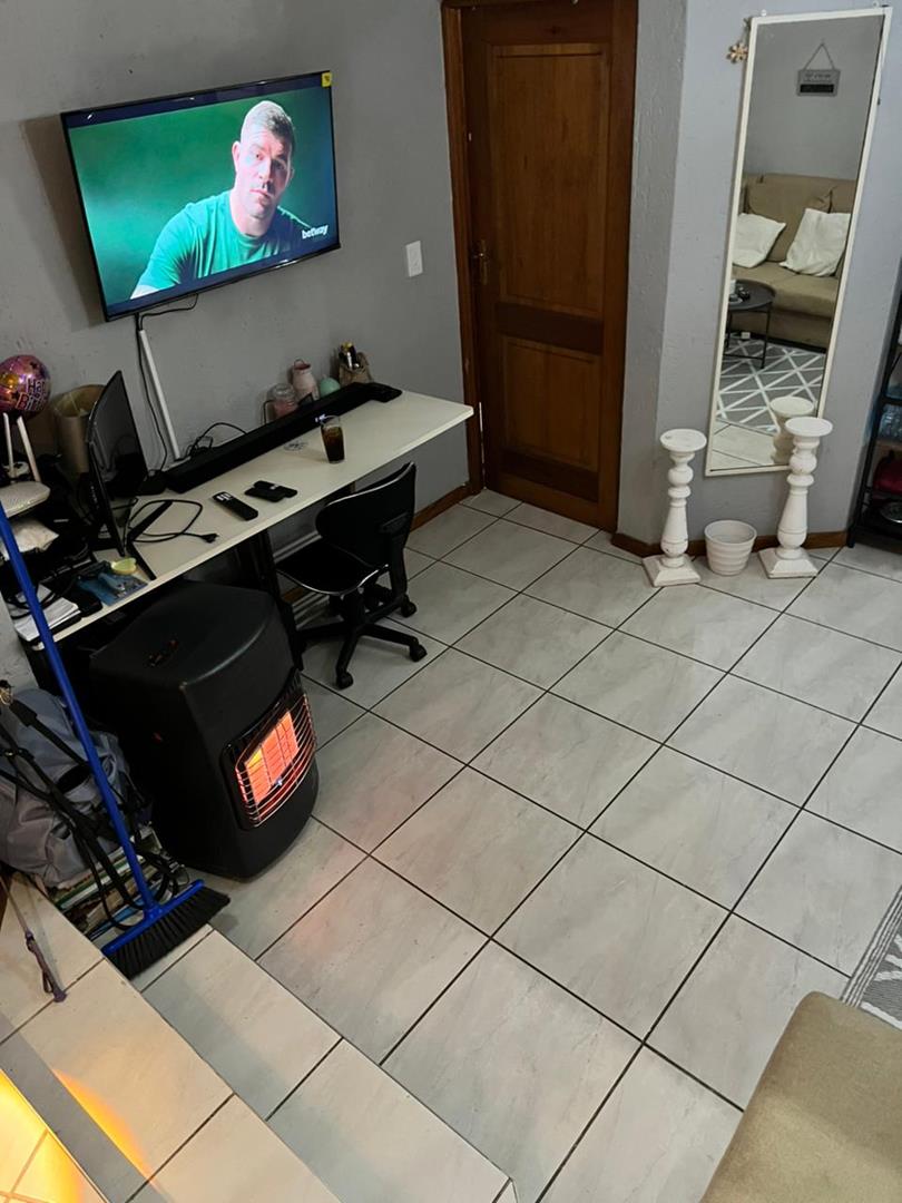 4 Bedroom Property for Sale in Bassonia Gauteng