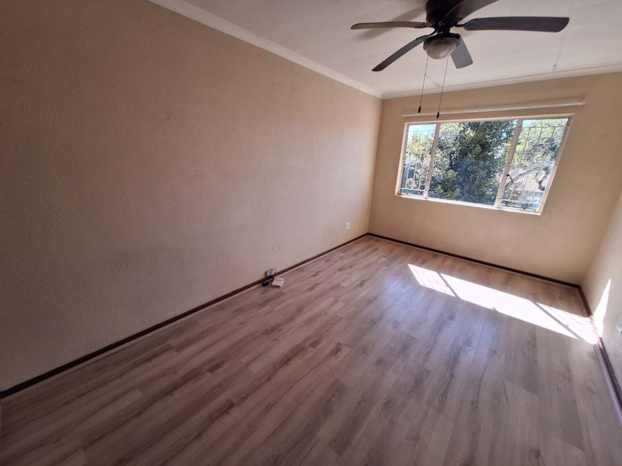 To Let 2 Bedroom Property for Rent in Weltevreden Park Gauteng