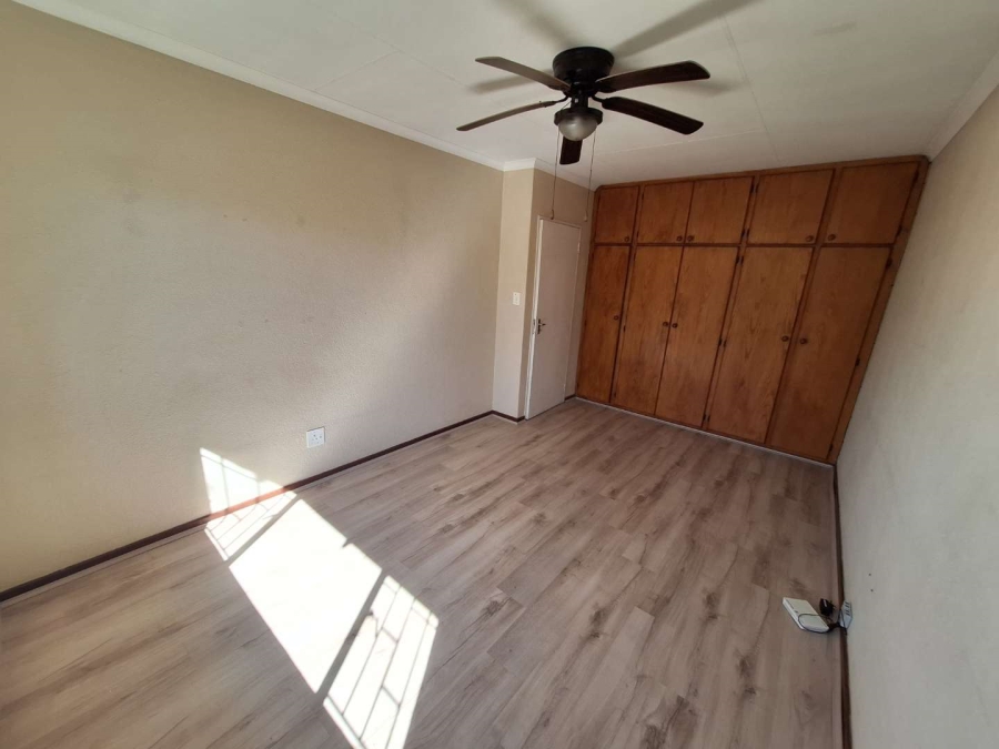 To Let 2 Bedroom Property for Rent in Weltevreden Park Gauteng