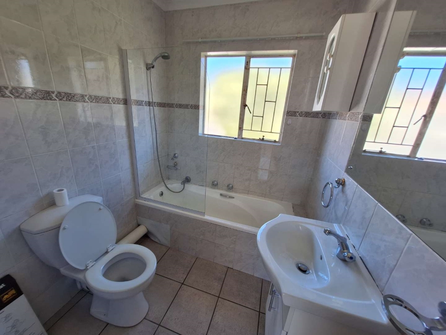 To Let 2 Bedroom Property for Rent in Weltevreden Park Gauteng