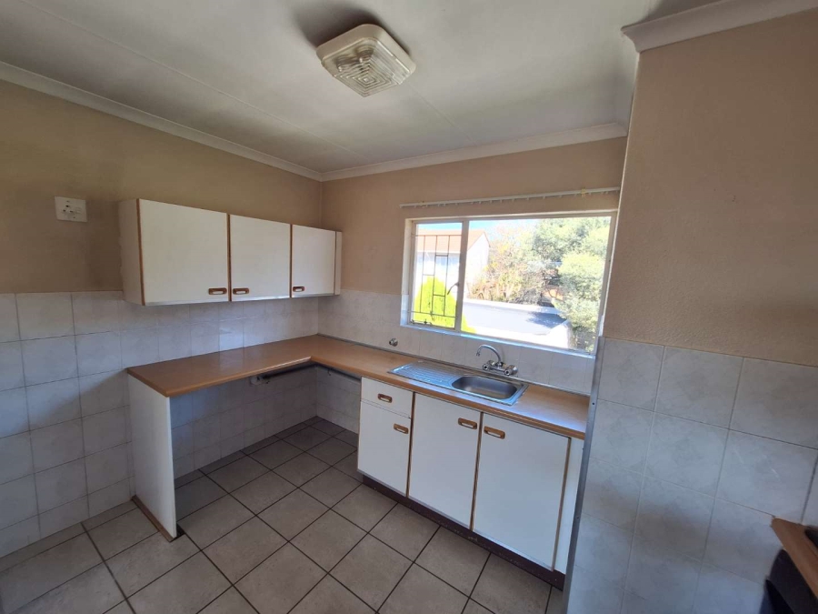 To Let 2 Bedroom Property for Rent in Weltevreden Park Gauteng