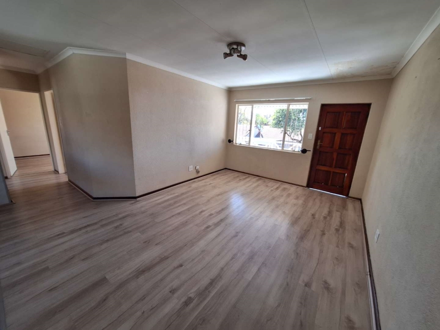 To Let 2 Bedroom Property for Rent in Weltevreden Park Gauteng