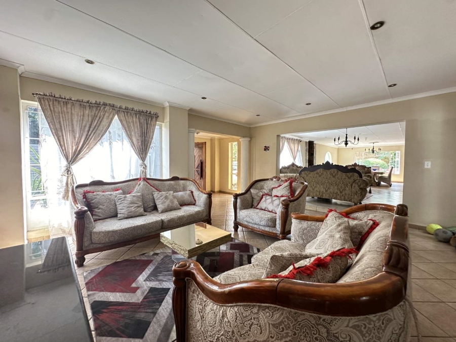 5 Bedroom Property for Sale in Heatherdale Gauteng