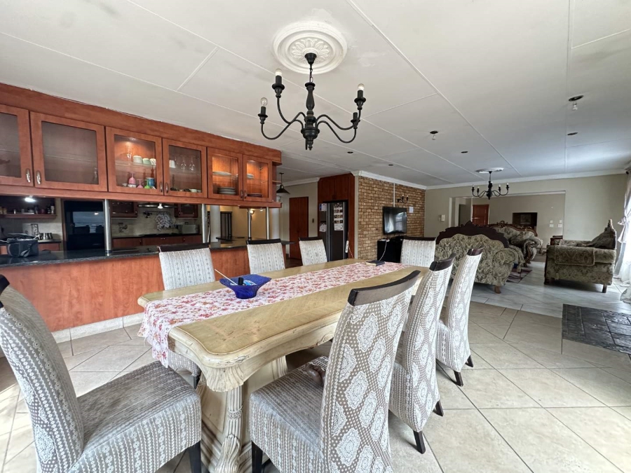 5 Bedroom Property for Sale in Heatherdale Gauteng