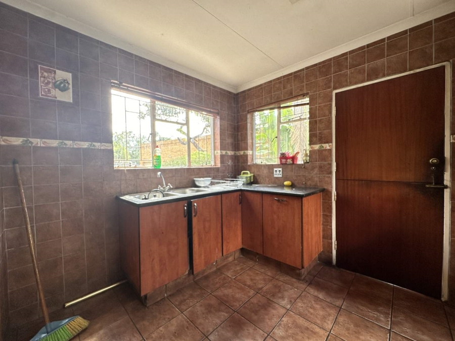 5 Bedroom Property for Sale in Heatherdale Gauteng