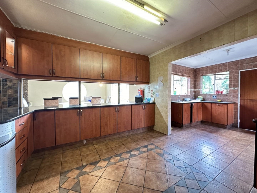 5 Bedroom Property for Sale in Heatherdale Gauteng