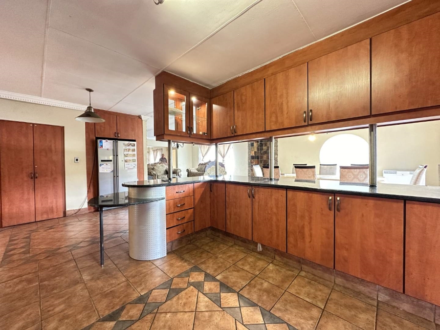5 Bedroom Property for Sale in Heatherdale Gauteng