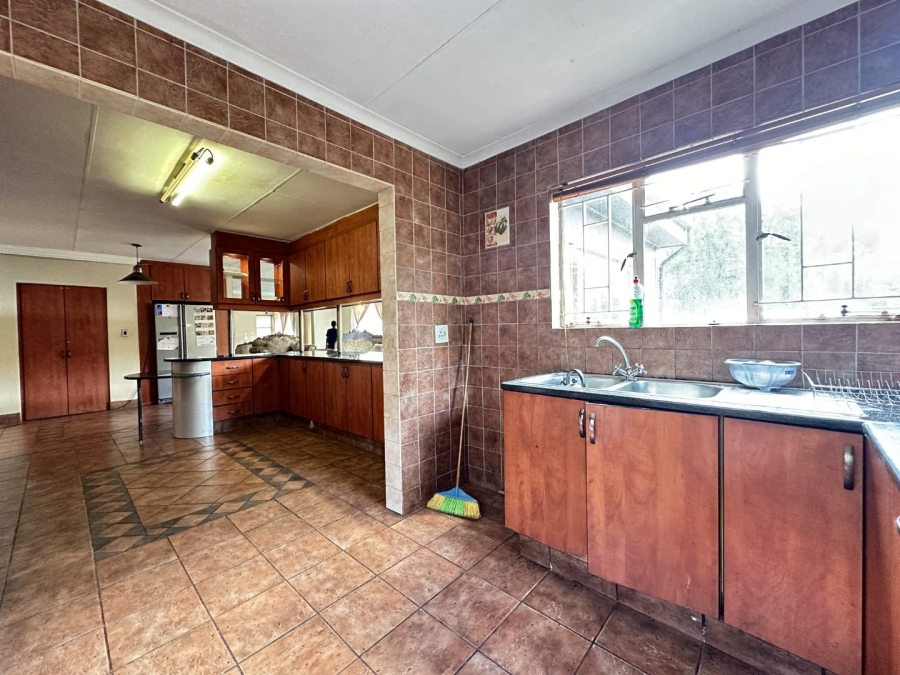 5 Bedroom Property for Sale in Heatherdale Gauteng