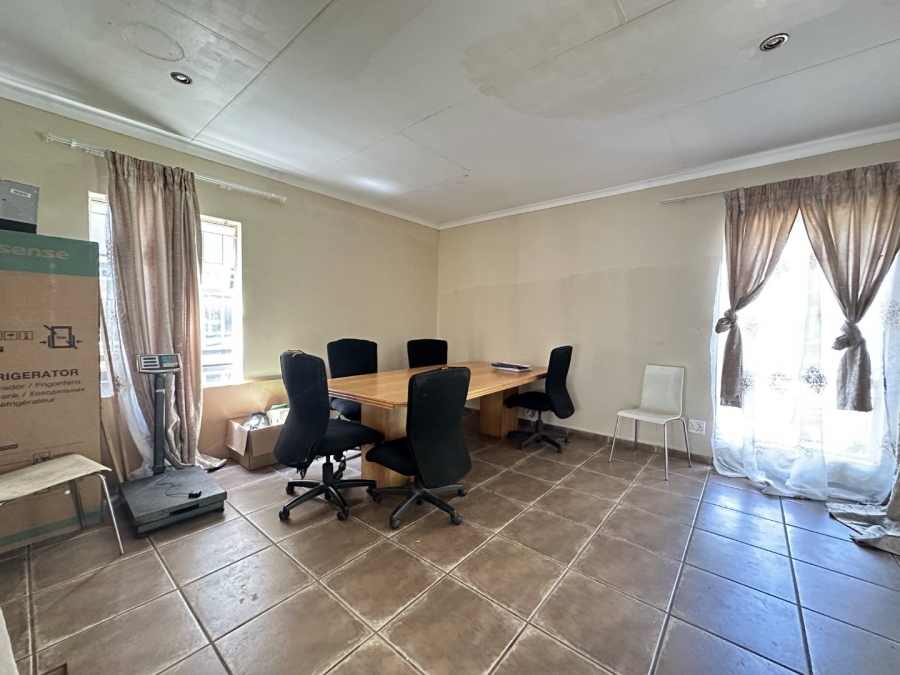 5 Bedroom Property for Sale in Heatherdale Gauteng