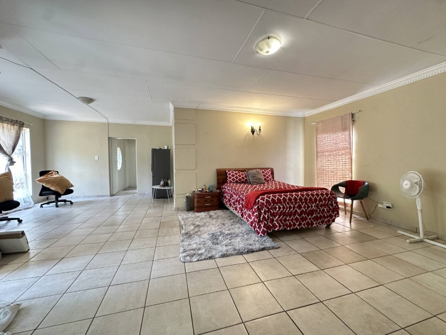 5 Bedroom Property for Sale in Heatherdale Gauteng