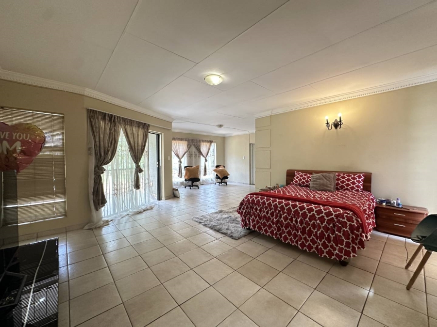 5 Bedroom Property for Sale in Heatherdale Gauteng