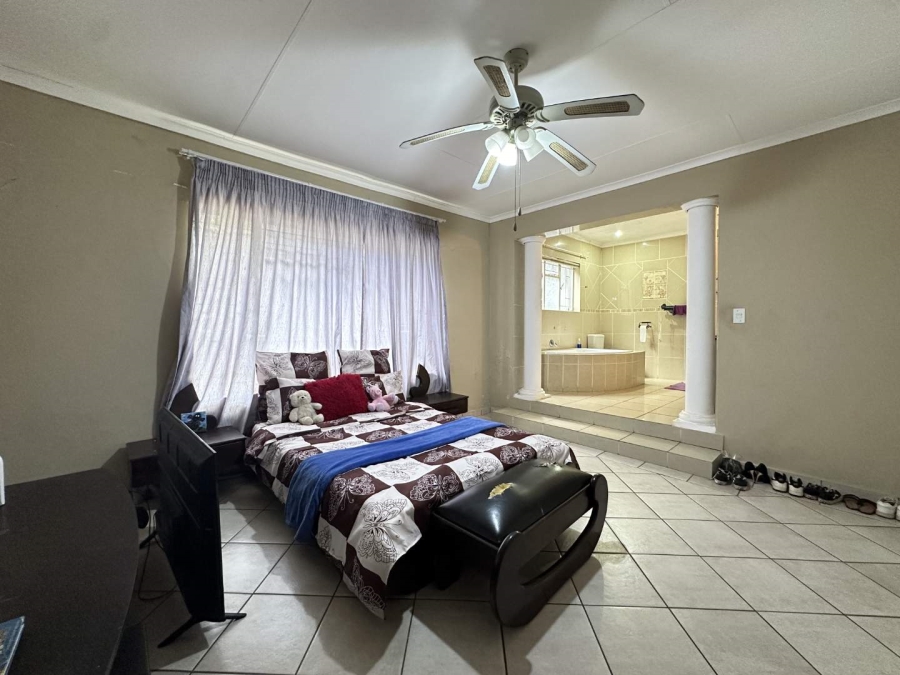 5 Bedroom Property for Sale in Heatherdale Gauteng