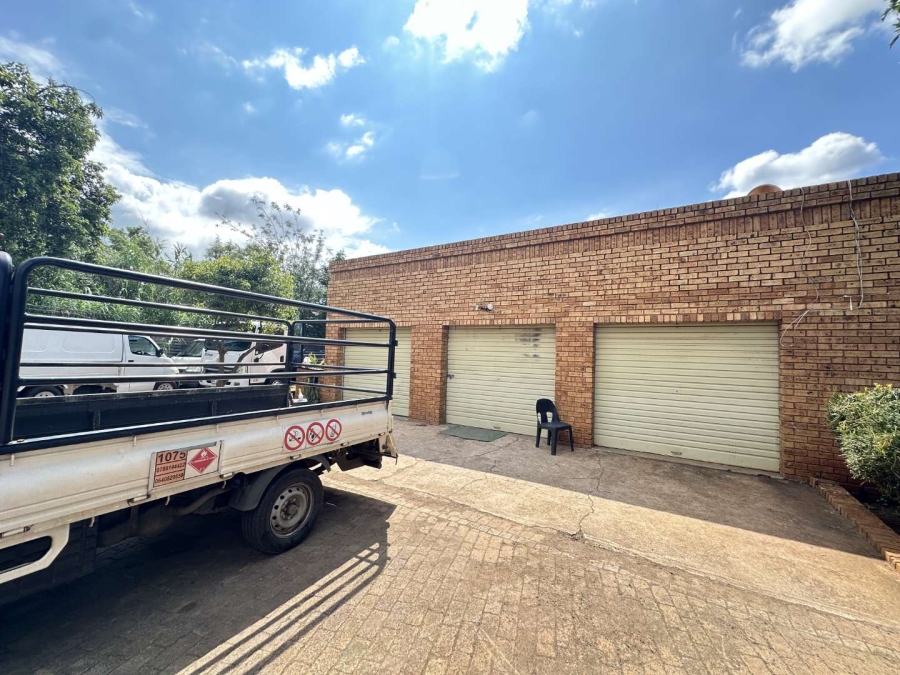 5 Bedroom Property for Sale in Heatherdale Gauteng