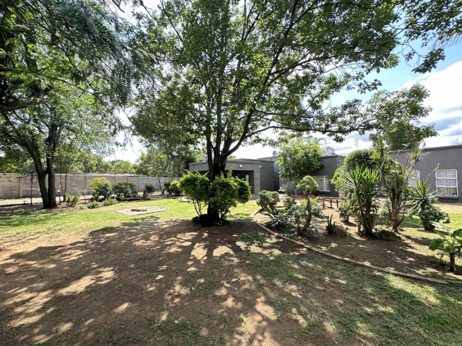 5 Bedroom Property for Sale in Heatherdale Gauteng